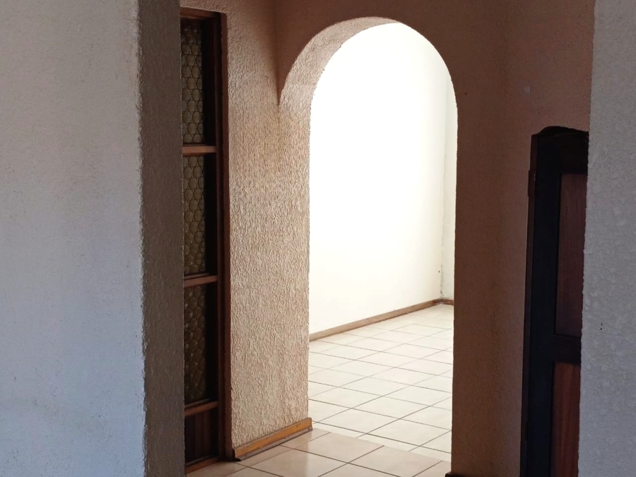 8 Bedroom Property for Sale in Cashan North West